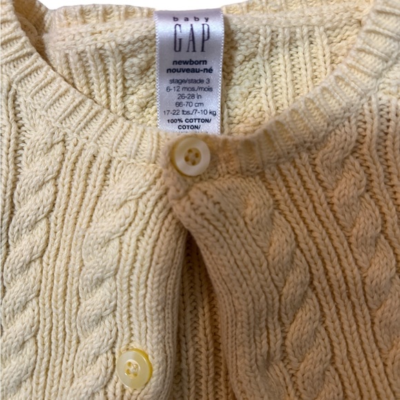 BABY GAP | ROPE CABLE BUTTON DOWN SWEATER NEWBORN - Picture 2 of 4